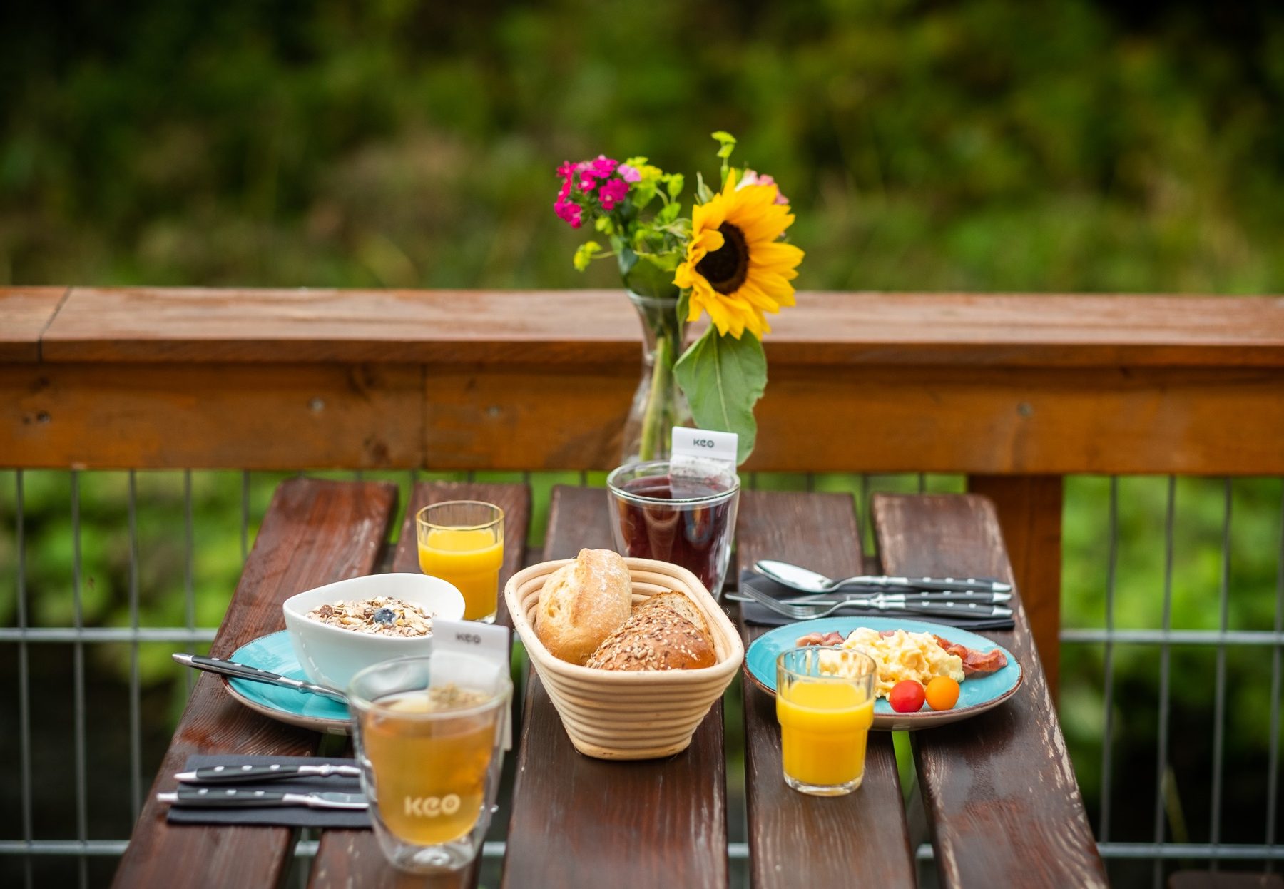 Frühstück auf der Terrasse des Bodetaler