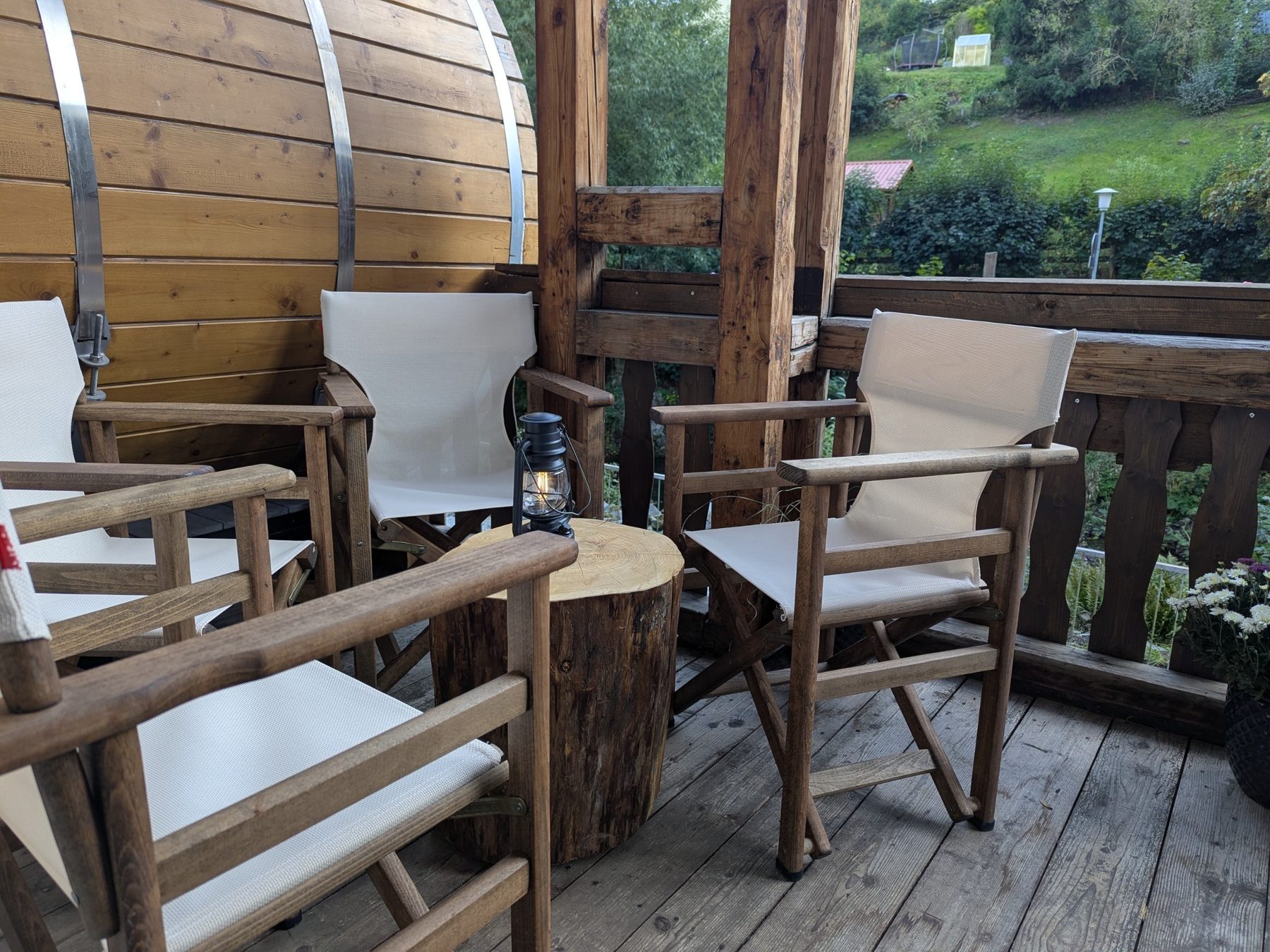 Sitzbereich auf dem Frischluftbalkon direkt an der Bode