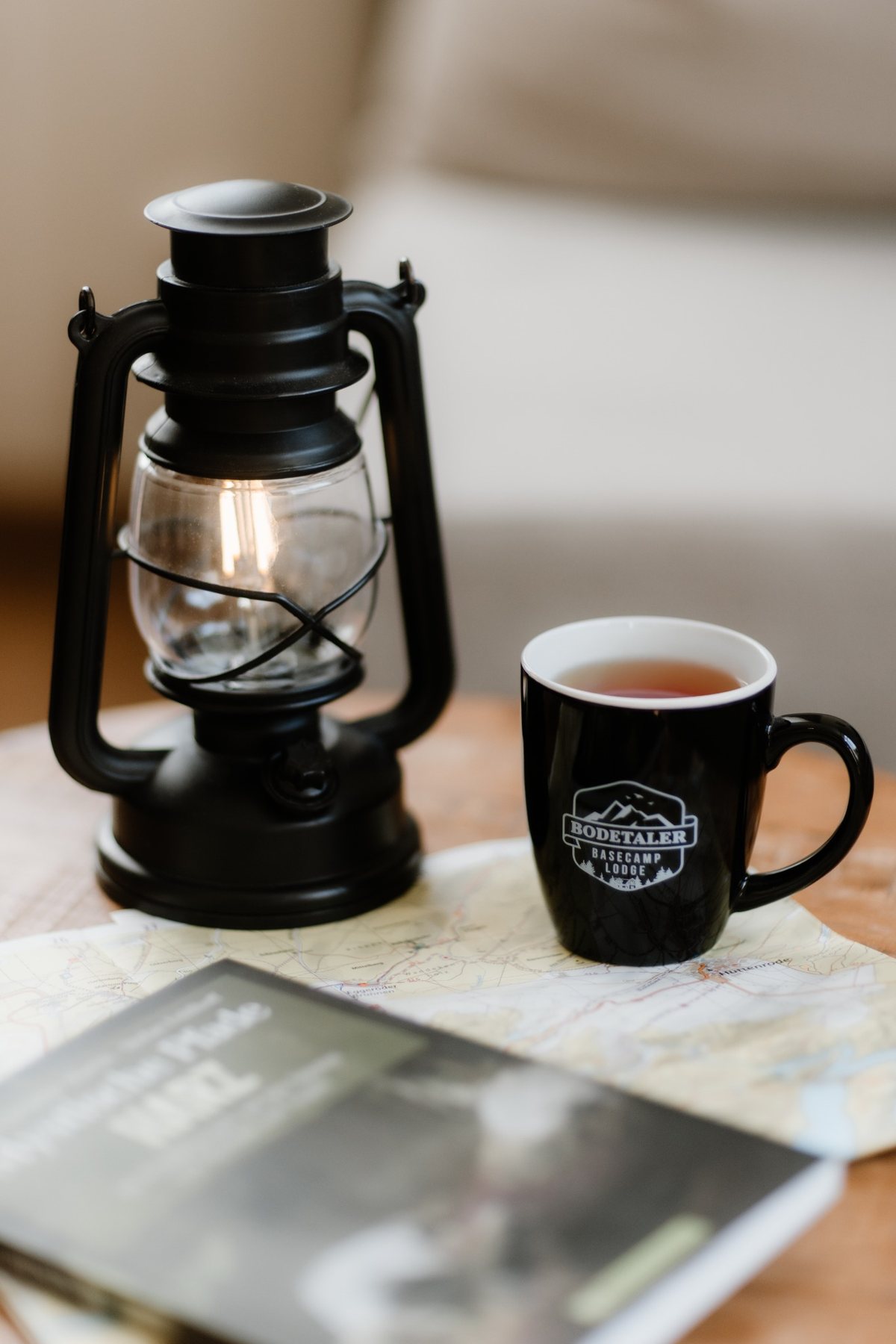 Laterne und Bodetaler Tasse mit Wanderkarte