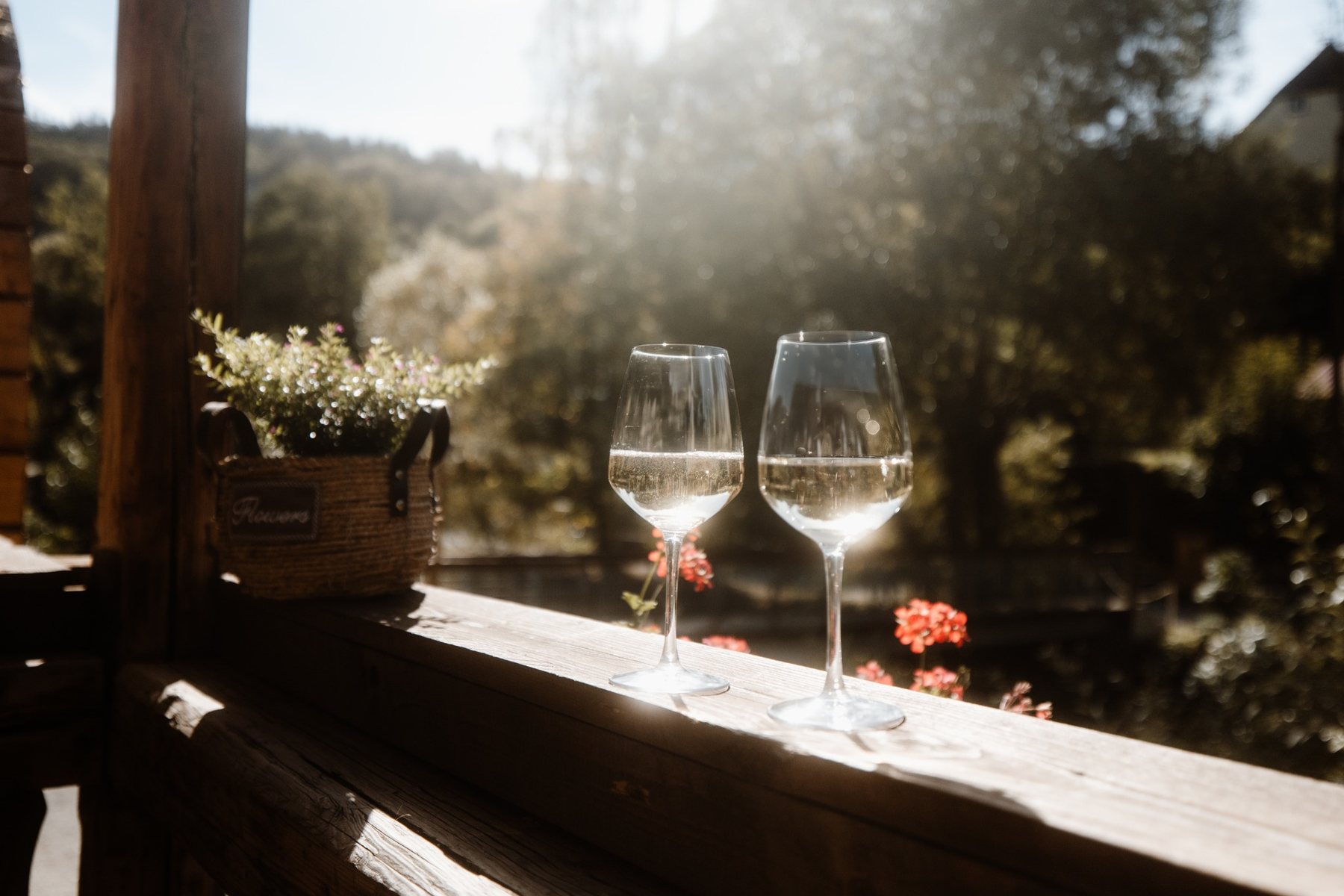 Gläser im Frischluftbereich des Bodetaler Spa
