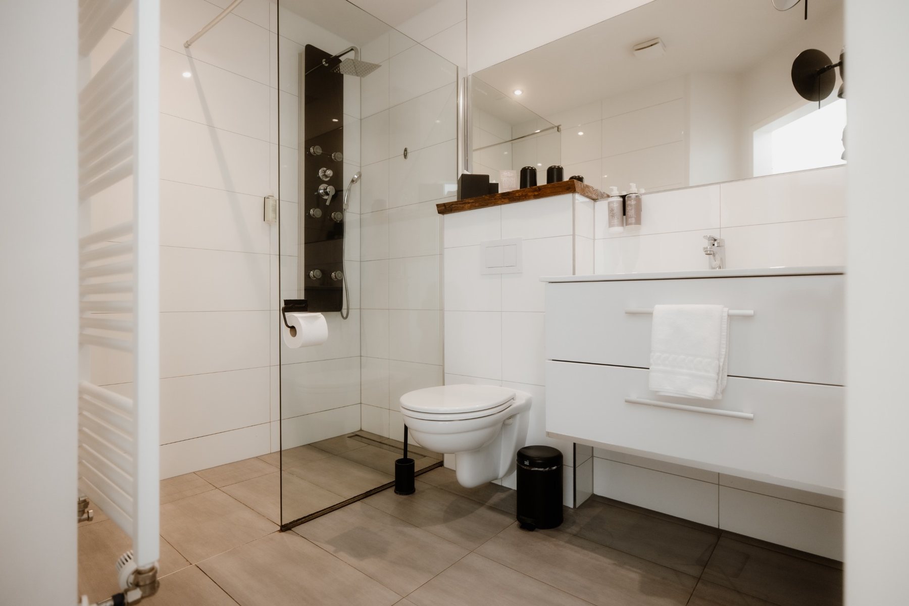 Badezimmer im Bodetaler Basecamp Lodge